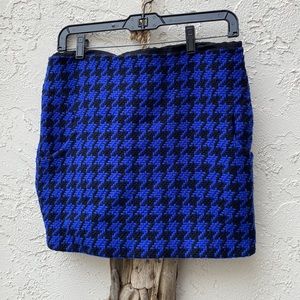 Lisa Perry skirt Houndstooth. Bold. Bluish purple/black. Fully lined. Medium